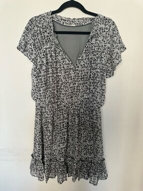 Black & White Ruffle V-Neck Dress Medium